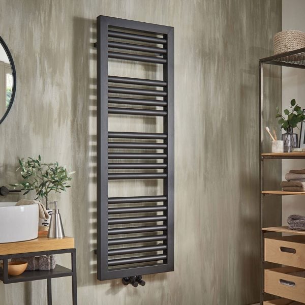 vogue contrast radiator in matt black